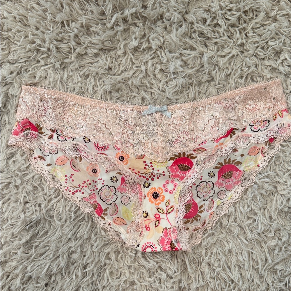 NWT VTG Victoria’s Secret Dream Angels Floral Lace Bikini in Pink Floral Small